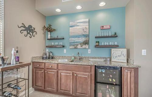 Stunning Ocean Breeze Luxury Villas 4D Across The Street From The Ocean Sleeps 10 guests — 4-Star Luxury Hotel in Myrtle Beach, United States