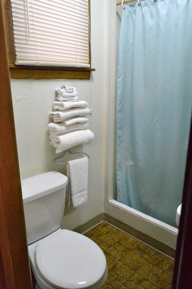 Innkeeper Motel - photo 59