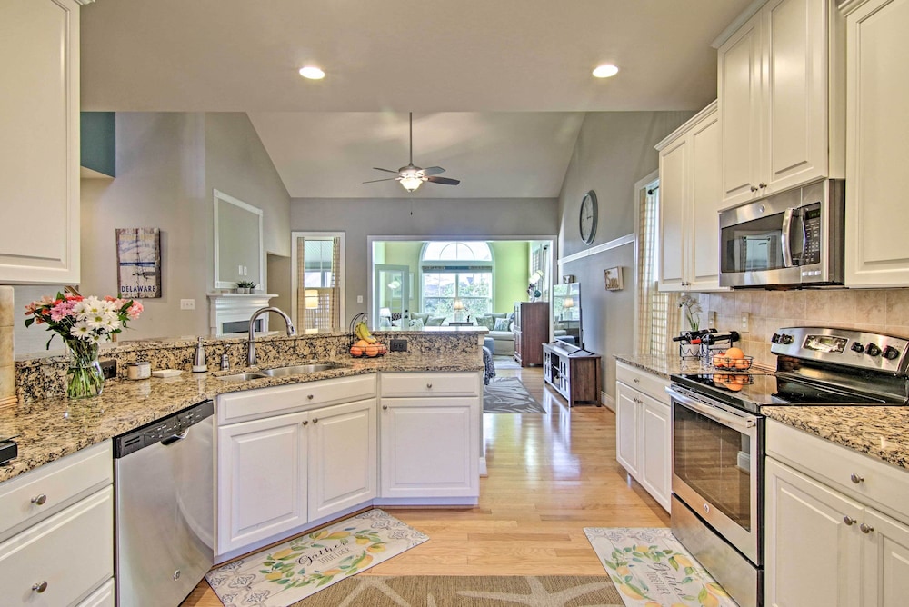 Resort Amenities & Screened Porch: Ocean View Home - photo 6