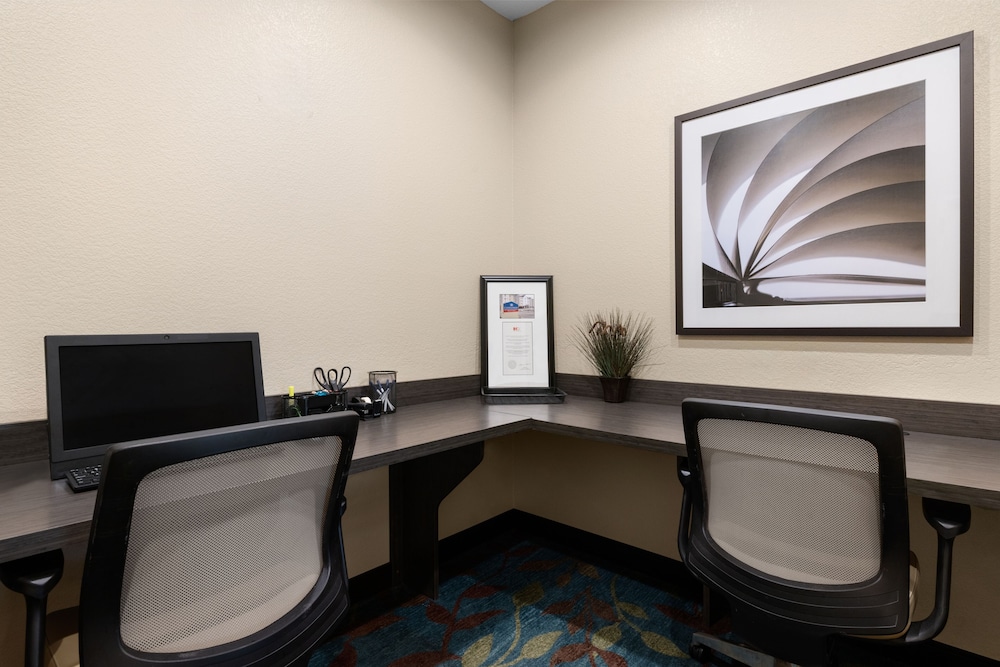 Candlewood Suites Bismarck by IHG - photo 36