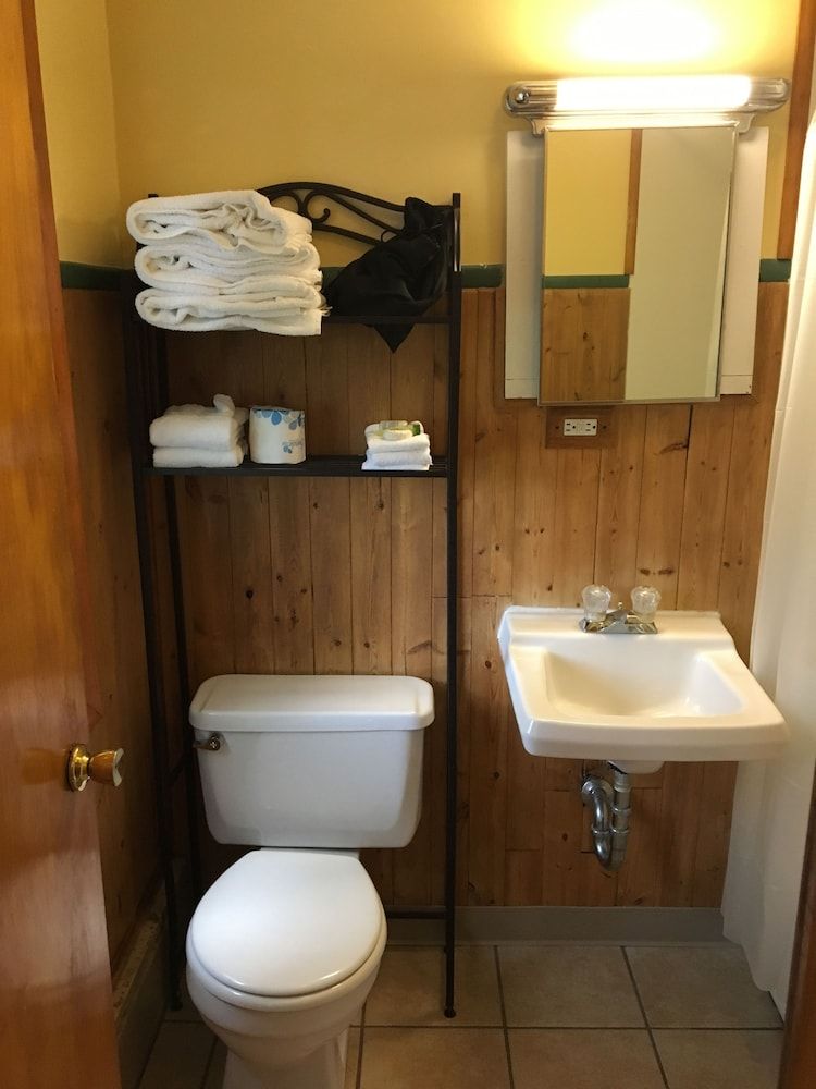 Superior Motel & Suites - photo 10