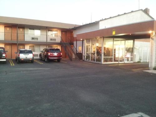 Interstate Inn - photo 6