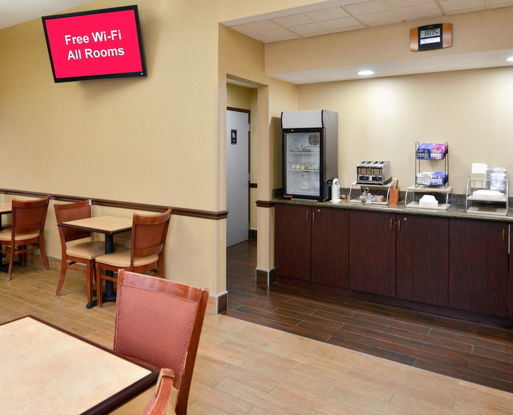 Red Roof Inn & Suites Columbus West Broad - photo 22
