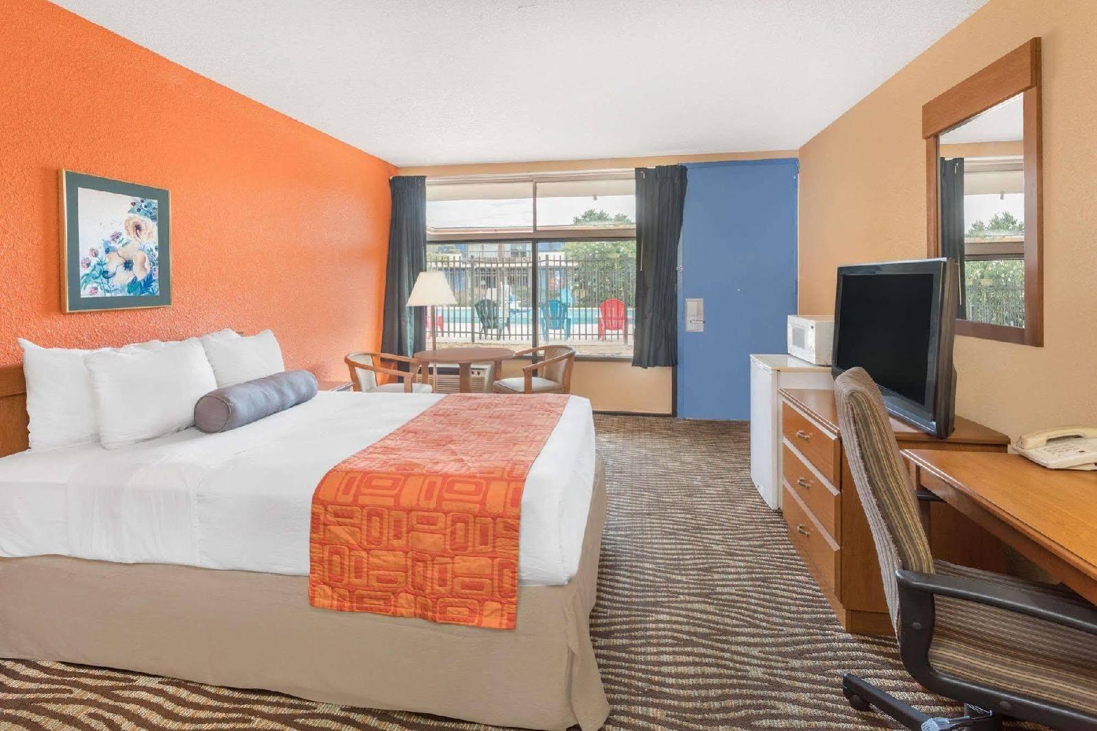 Howard Johnson Inn and Suites Columbus - photo 6