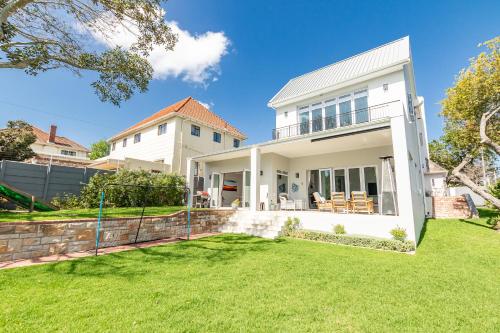 Spacious Guest Apartment in Rondebosch — 4-Star Luxury Hotel in Cape Town, South Africa