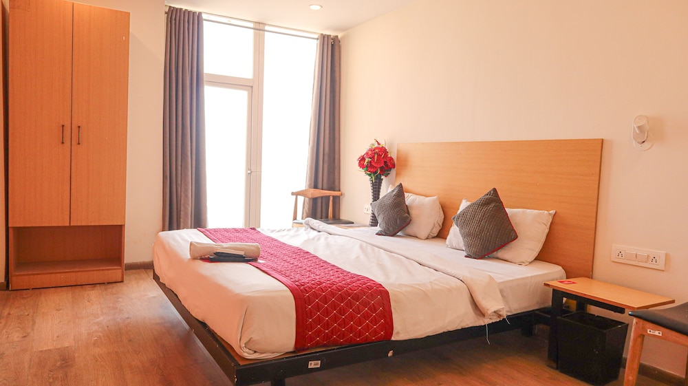 Hotel Noida Grand 121 - last minute hotel in Noida