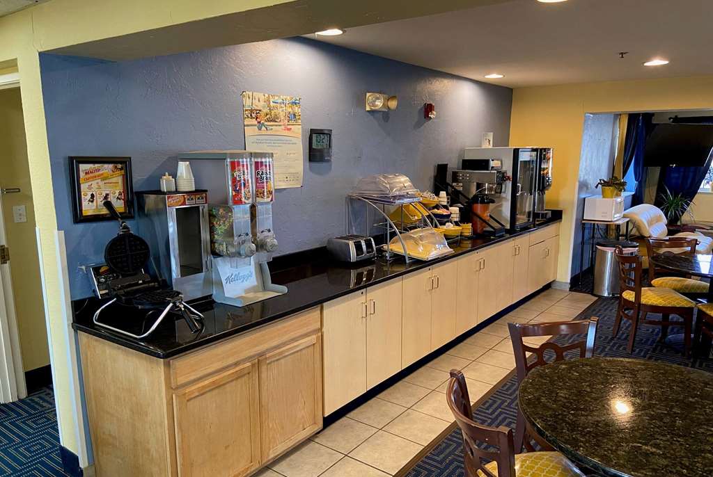 Days Inn & Suites by Wyndham Pryor - photo 18