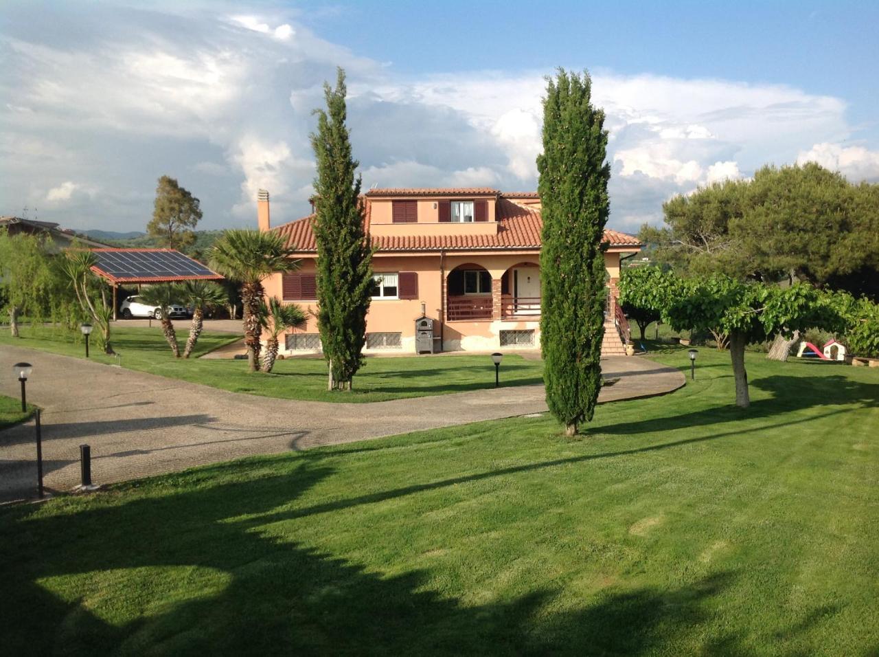 Bed & Breakfast La Volpe e L'Uva — 4-Star Luxury Hotel in Santa Marinella, Italy