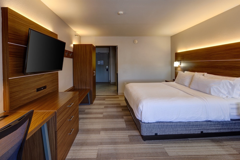 Holiday Inn Express & Suites Shelbyville Indianapolis by IHG - photo 6