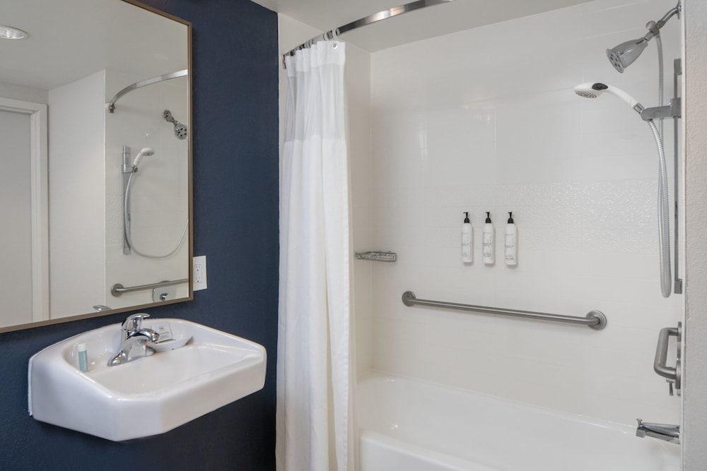 Fairfield Inn & Suites by Marriott Ft. Myers Cape Coral - photo 13