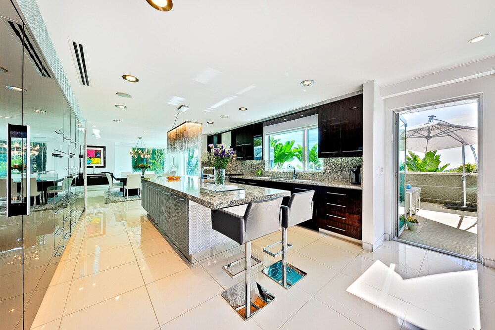 Hollywood Estate With Stunning Views - photo 28
