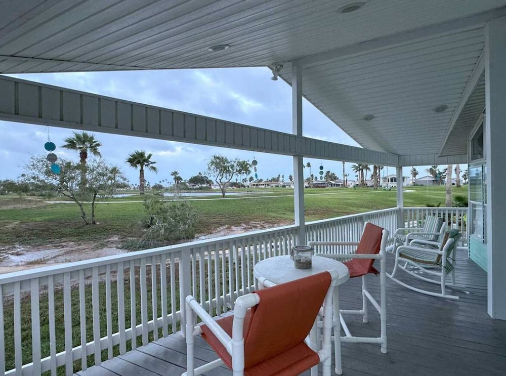 Stylish 2BR Waterfront Home w Pool Resort Access — hotel in Port Isabel