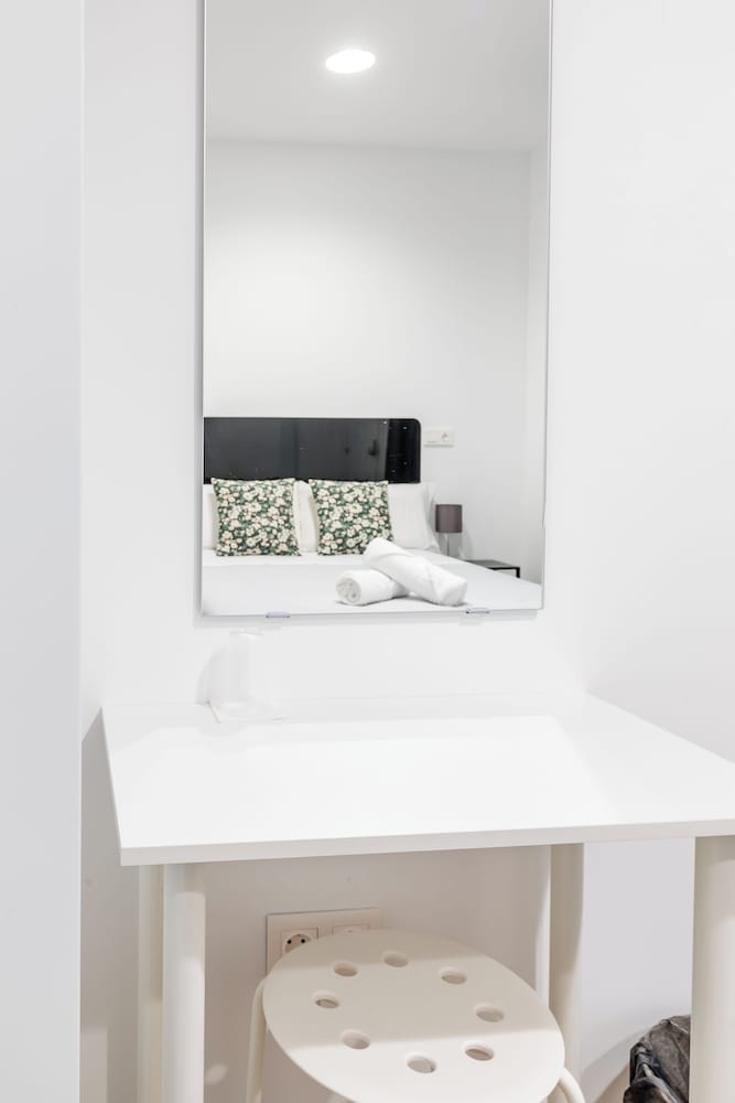 AYZ Princesa Auto check in property — Madrid — photo 4