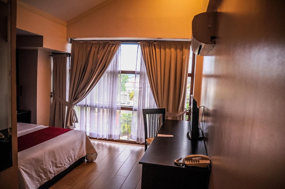 Bauan Plaza Hotel — hotel in Bauan