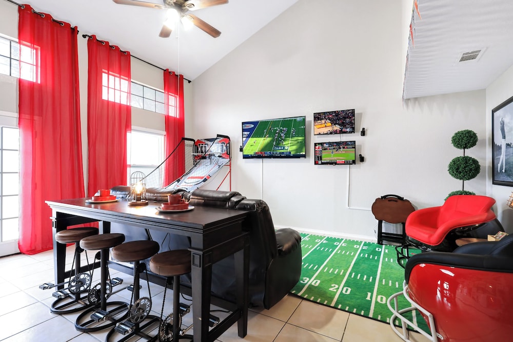 Sports Arena — 4-Star Luxury Hotel in Canyon Lake, United States