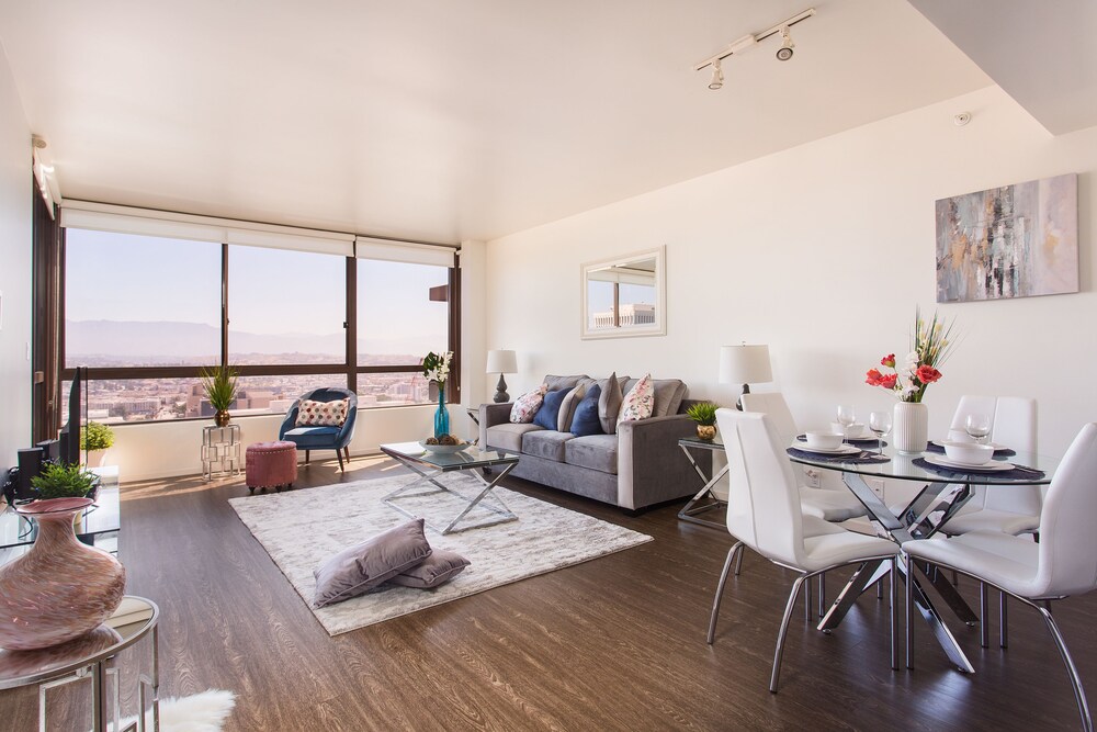 New Urban Downtown LA Luxury Apartment — 4-Star Luxury Hotel in Los Angeles, United States