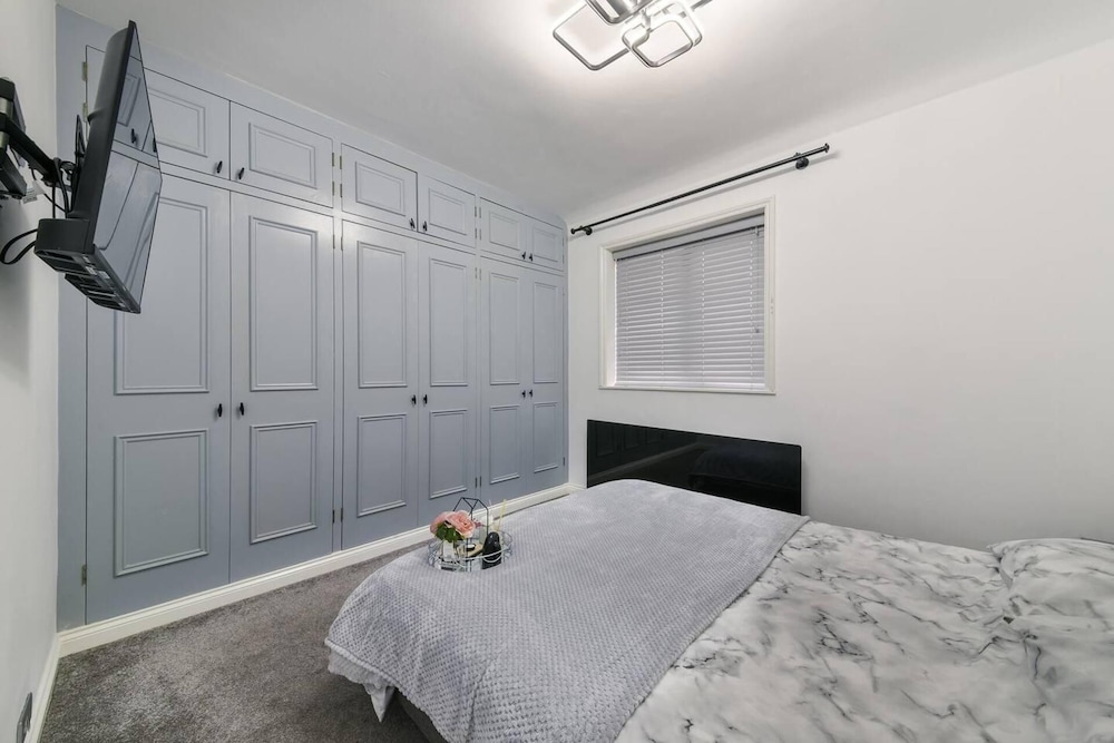 2 Bed House Bromley Free Parking 30 min to Central London Sleeps 6 — 4-Star Luxury Hotel in London, United Kingdom