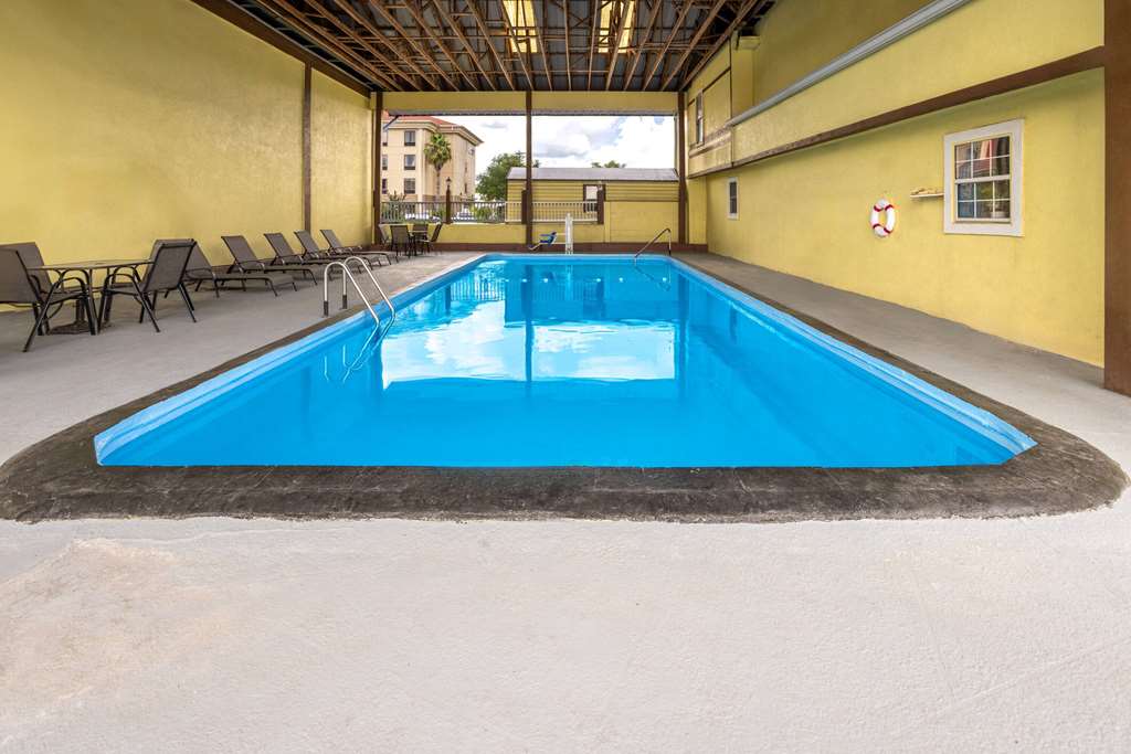 Days Inn by Wyndham Waycross - photo 6
