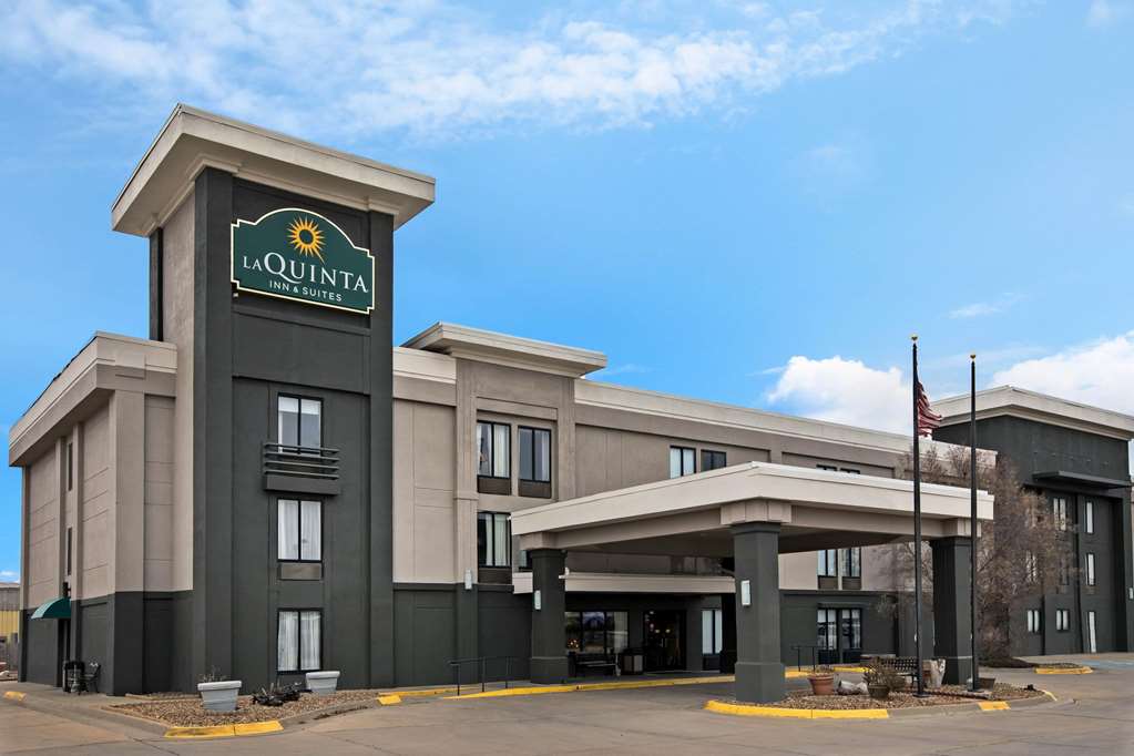 La Quinta Inn & Suites by Wyndham Salina - photo 4