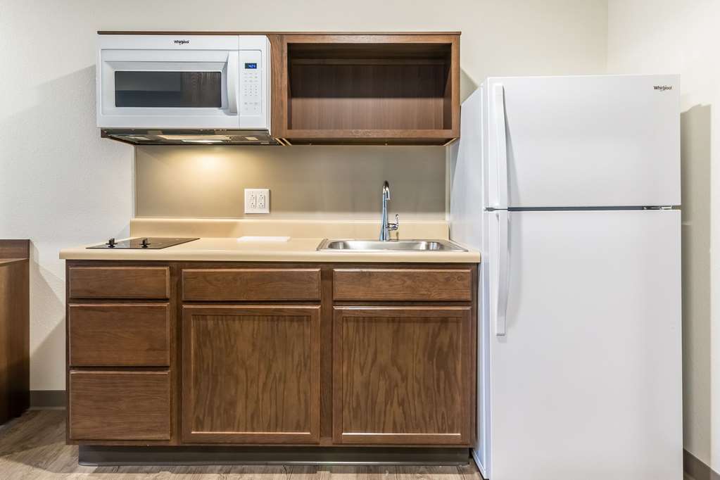 WoodSpring Suites Indianapolis Castleton - photo 21