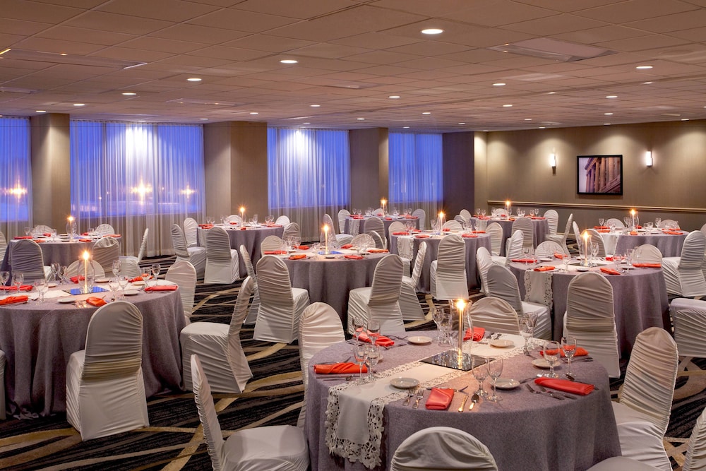 Four Points by Sheraton Cleveland Airport - photo 25