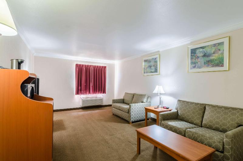 Quality Inn & Suites Salina West - photo 33