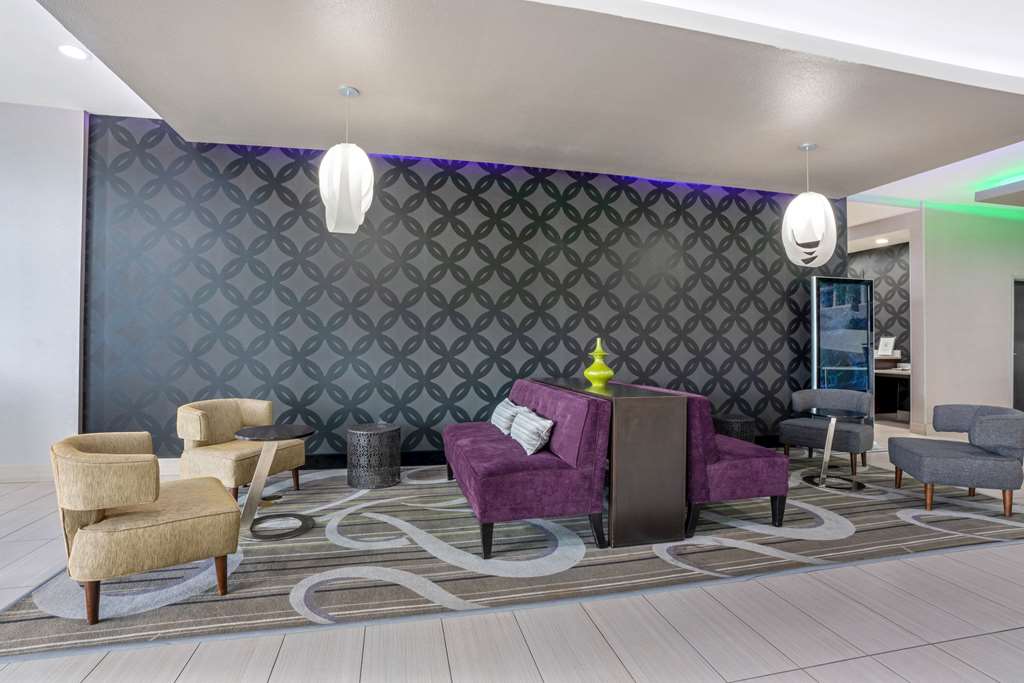 La Quinta Inn & Suites by Wyndham College Station South - photo 16