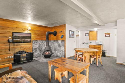 Willamette Pass Inn & Chalets - photo 9