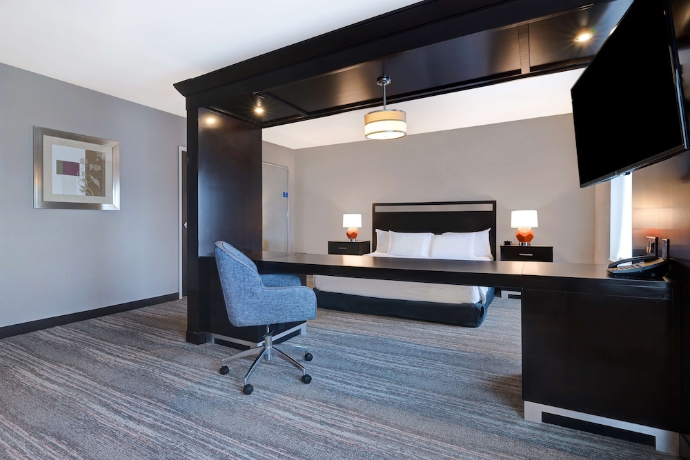 Hampton Inn & Suites Seattle Federal Way - photo 18