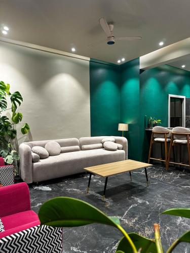 The Basera — 4-Star Luxury Hotel in Mumbai, India