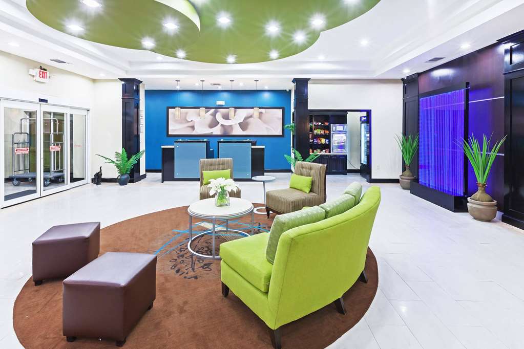 La Quinta Inn & Suites by Wyndham Marshall - photo 5