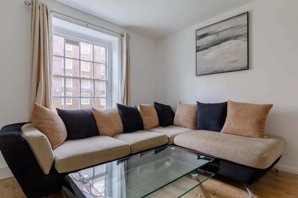 Inviting 2BD Flat 15 Minutes From Regents Park — 4-Star Luxury Hotel in London, United Kingdom