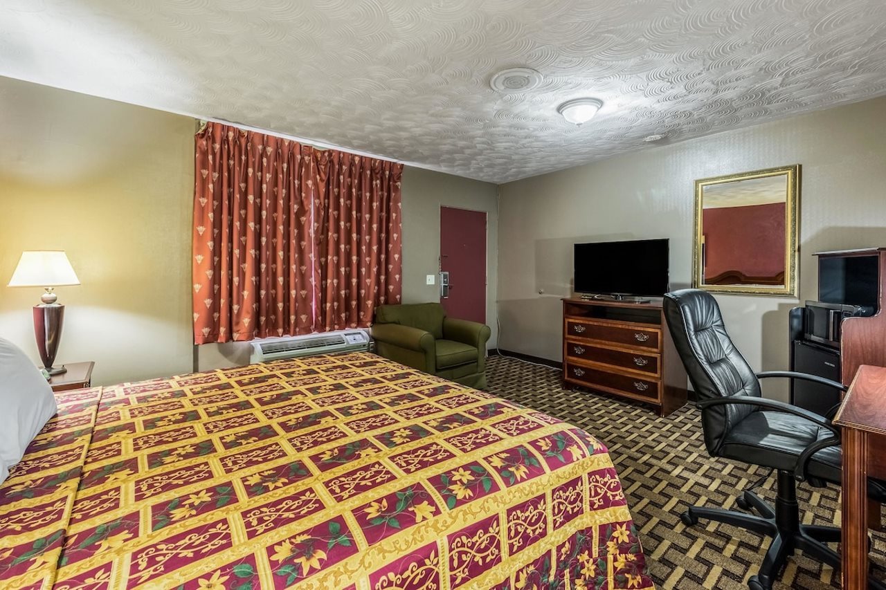 Americas Best Value Inn Franklin - photo 8
