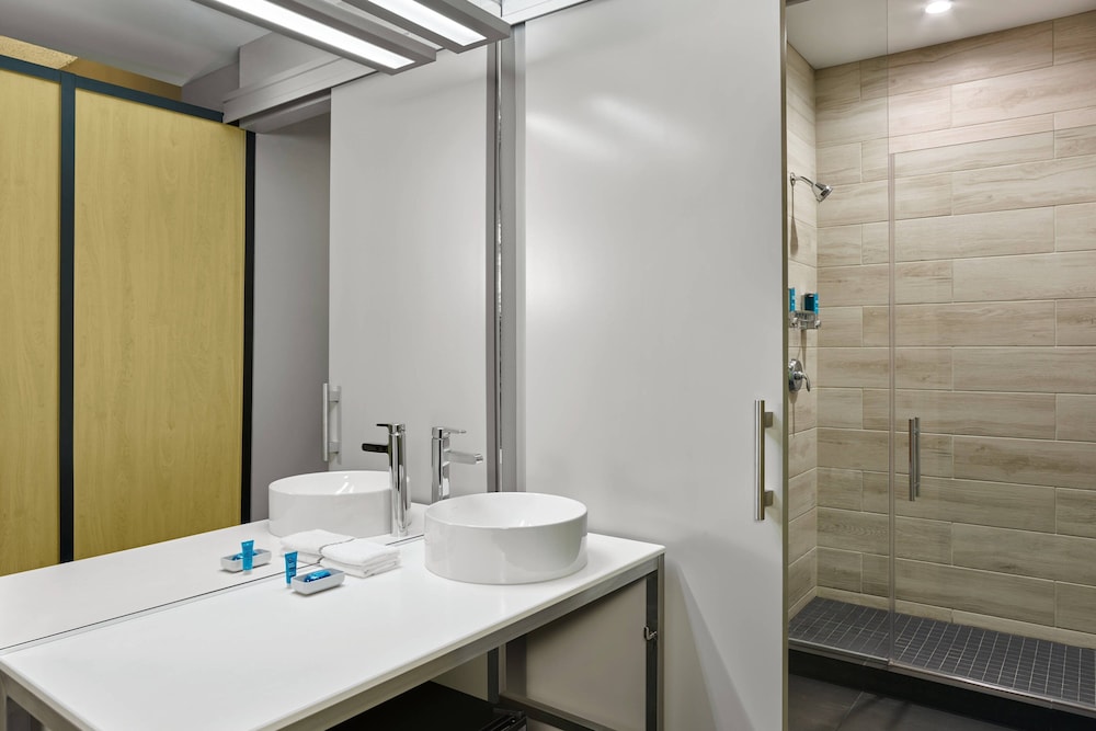 Aloft Miami Airport - photo 10