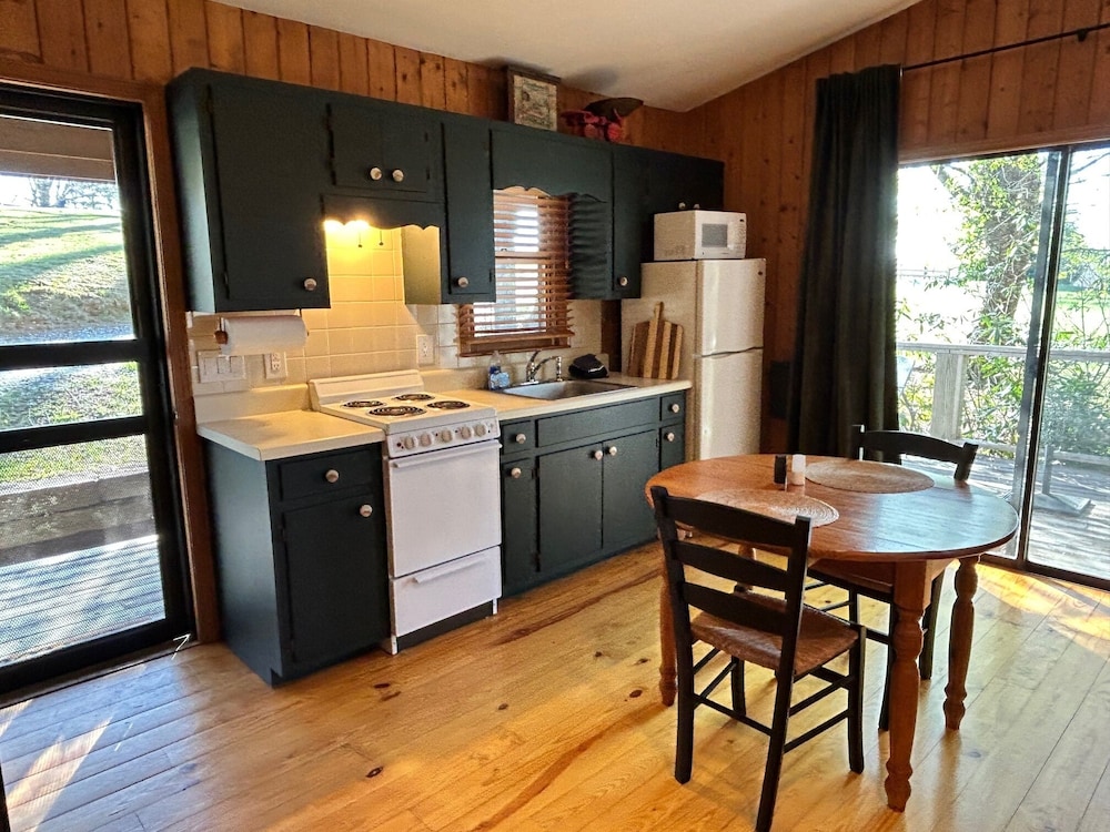 Fire Mountain Inn Cabins & Treehouses - photo 90