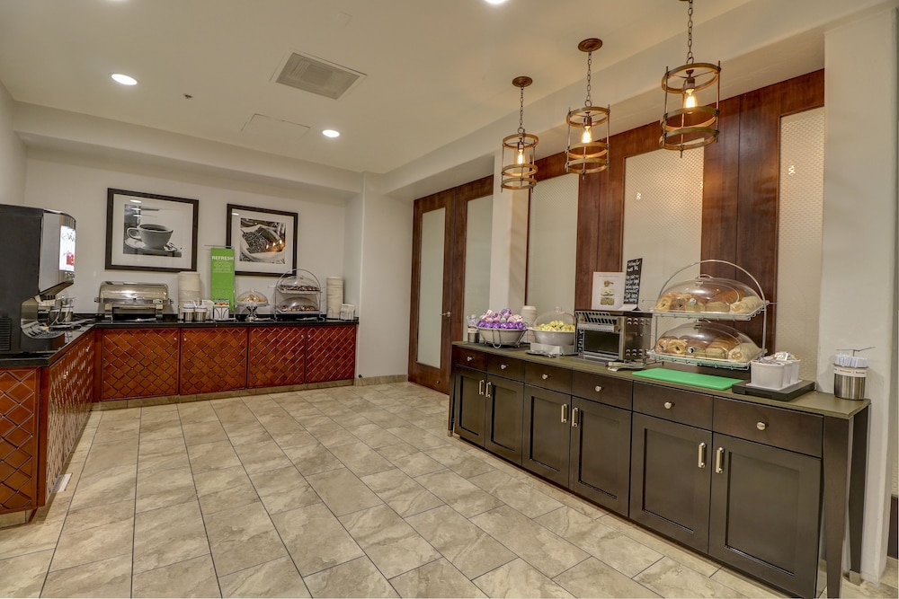 Hampton Inn Tropicana - photo 43