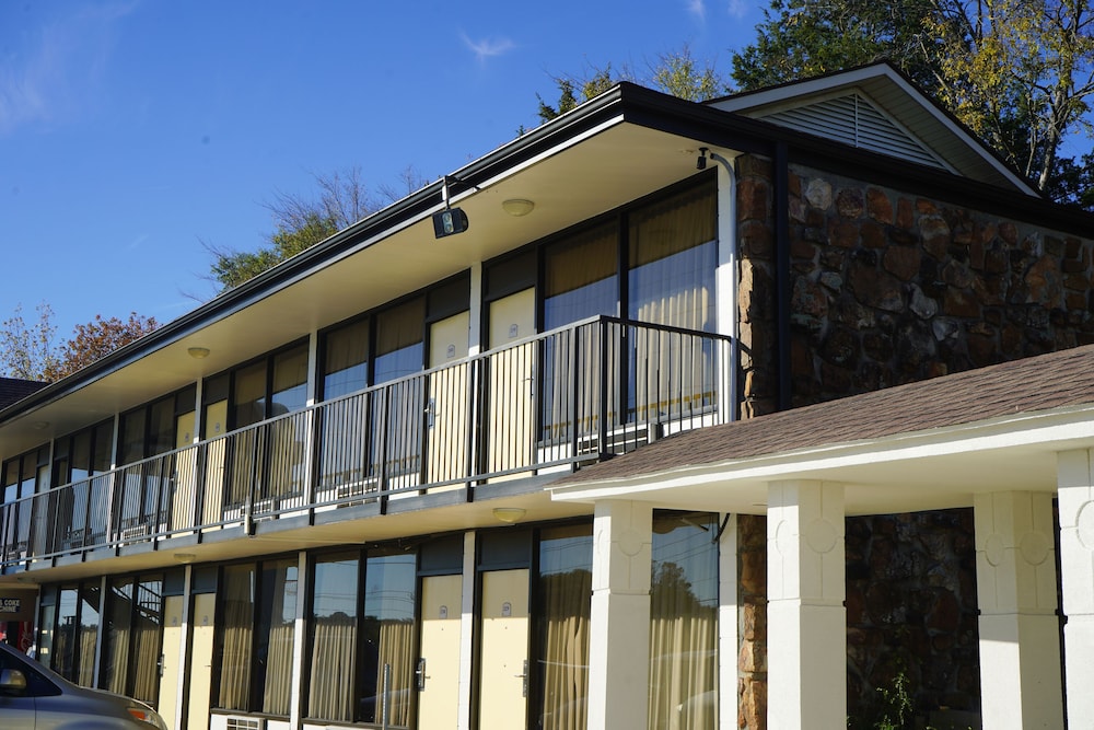 Sunset Inn Clarksville - photo 43