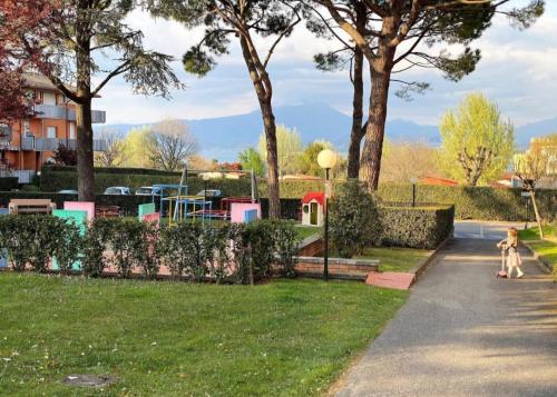 Relax & piscina a due passi dal lago Family Sole — 4-Star Luxury Hotel in Peschiera Del Garda, Italy
