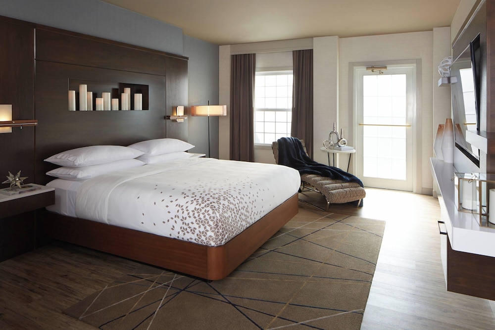 The Del Monte Lodge Renaissance Rochester Hotel & Spa - photo 16