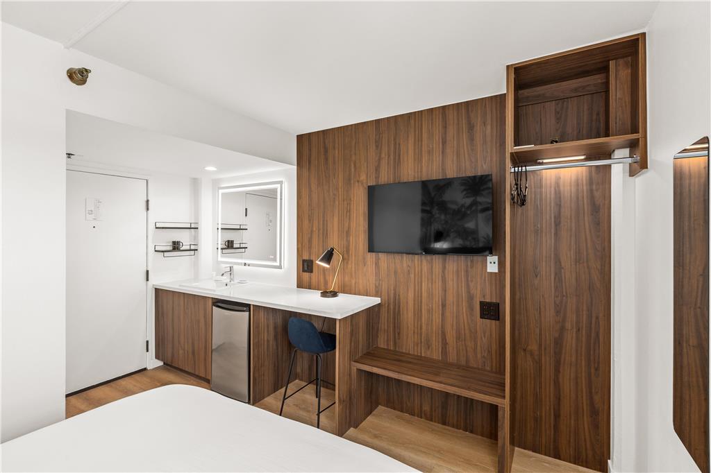 Uptown Inn by Vantaggio Limited Service Apart Hotel - photo 14
