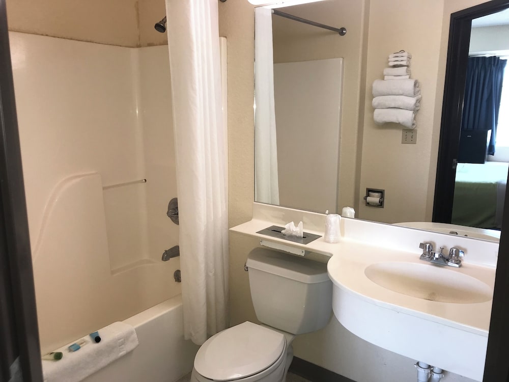 Chadron Inn & Suites - photo 12