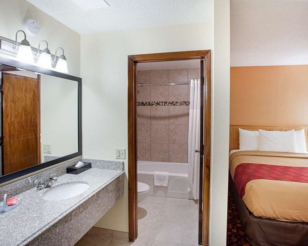 Econo Lodge Phillipsburg - photo 11