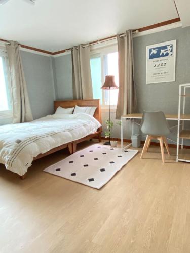 Yeonhee House 3room 3big beds living room — 4-Star Luxury Hotel in Seoul, South Korea