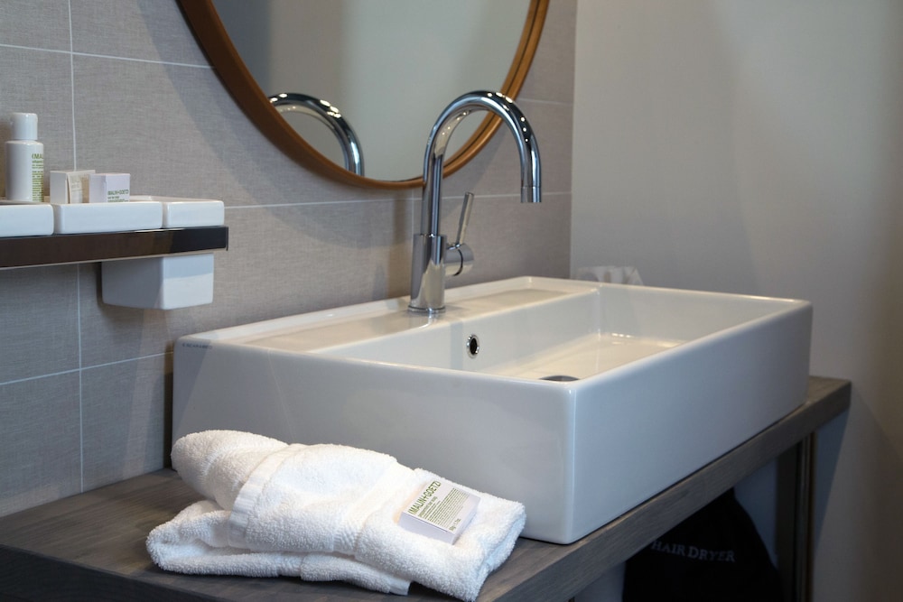 250 Main Hotel - photo 14