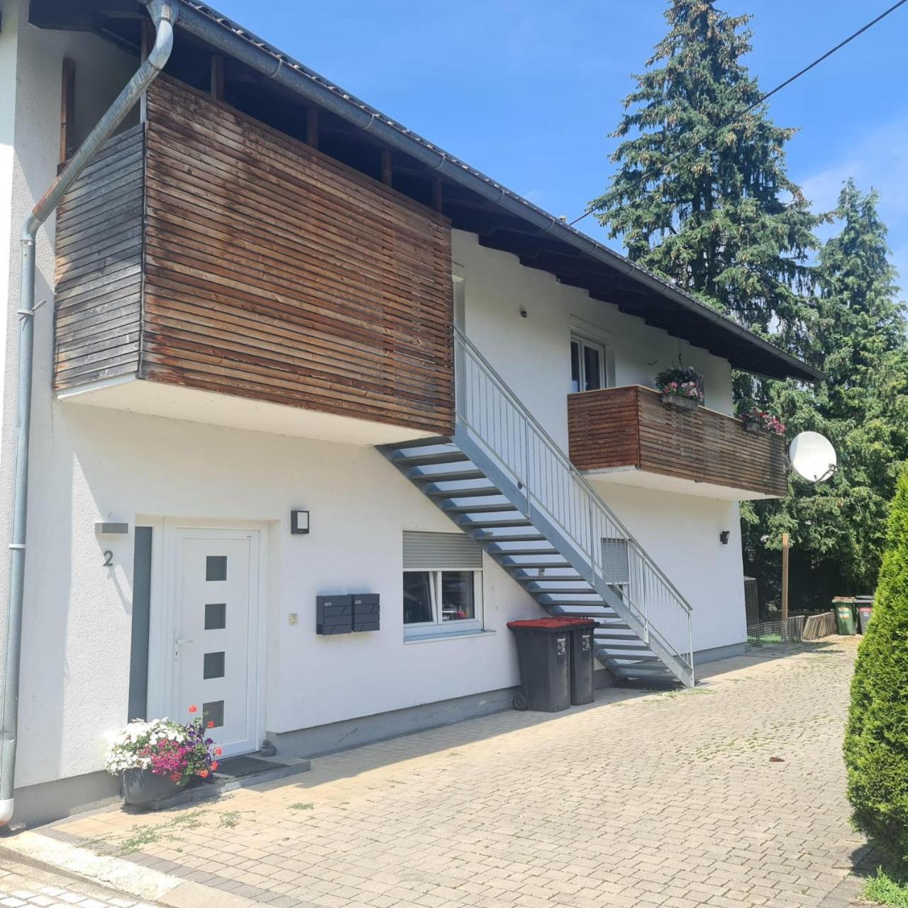 St Georgen im Attergau ein Zimmer Wohnung — hotel in Sankt Georgen Im Attergau