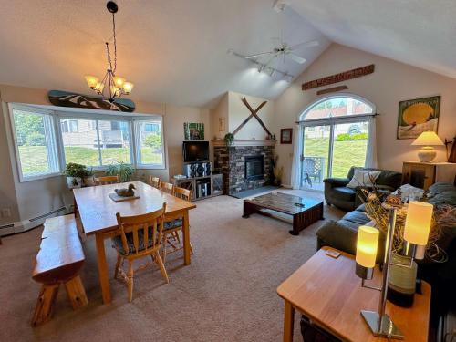 F4 Warm Fairway Village Townhome mountain views and large lawn So much to do - photo 75