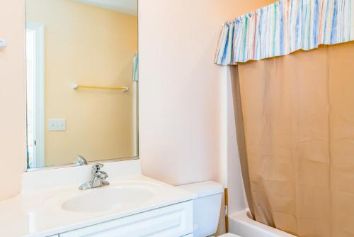Emerald Breeze by Oak Island Accommodations - photo 36