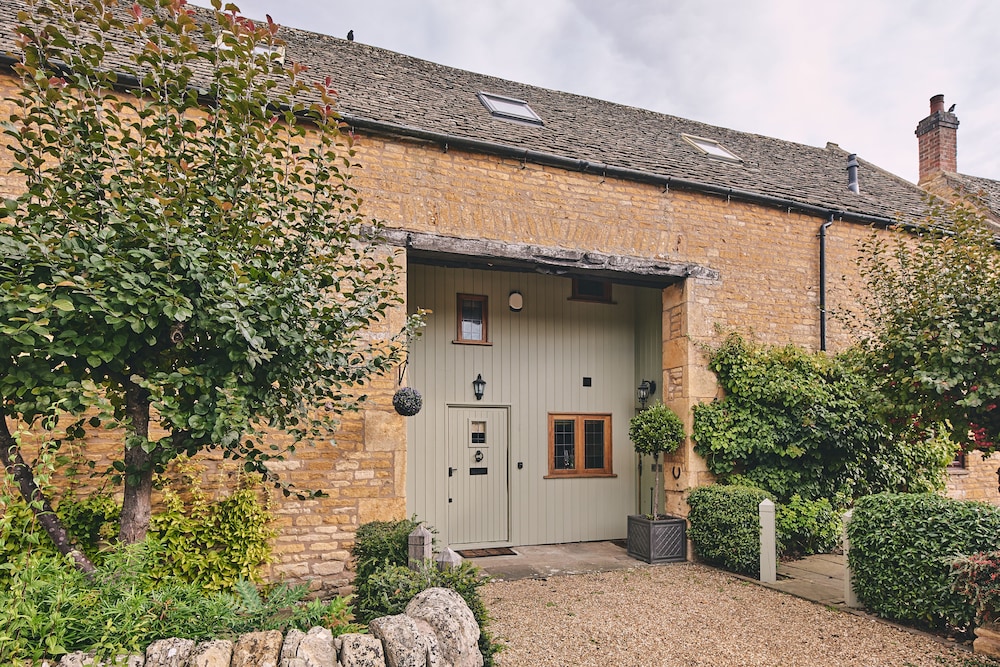 Squirrel Barn - carbon neutral hotel in Moreton In Marsh