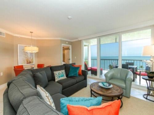 Deluxe Beachfront Condo Located in Prestigious Resort with Pool and Hot Tub by RedAwning - photo 10