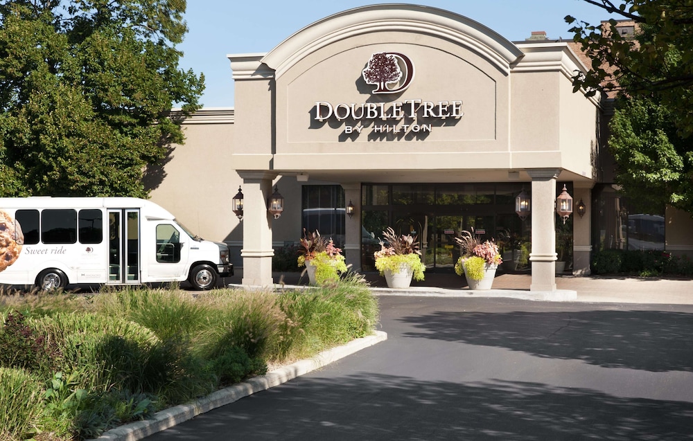 DoubleTree by Hilton Chicago Alsip - carbon neutral hotel in Alsip